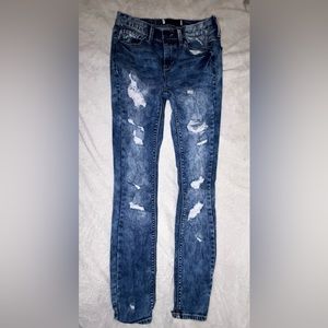 These ripped blue jeans are in great condition